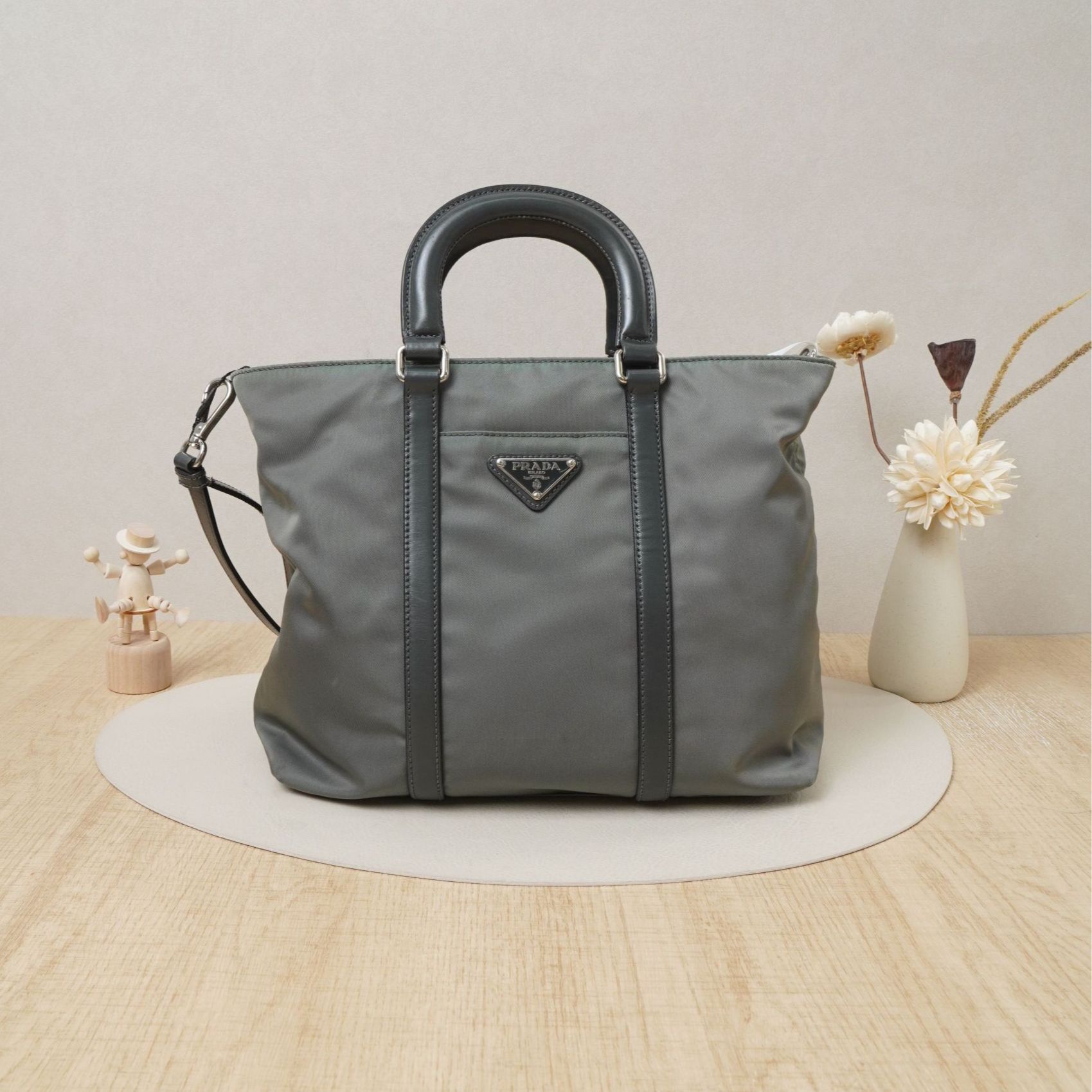 95新 Prada/普拉达 普拉达手提托特包灰色尼龙/DS030797