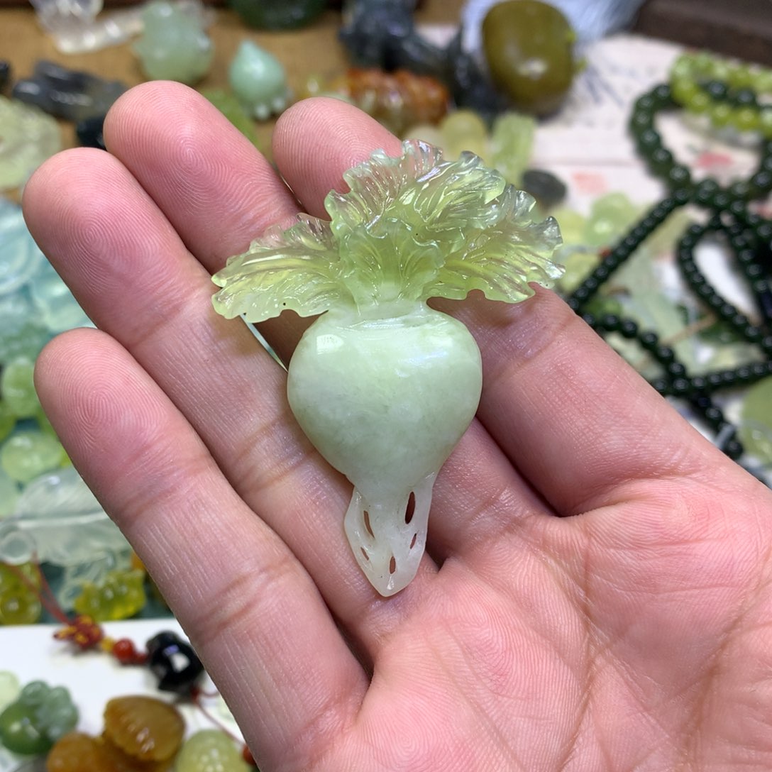 岫玉颈饰未镶嵌萝卜