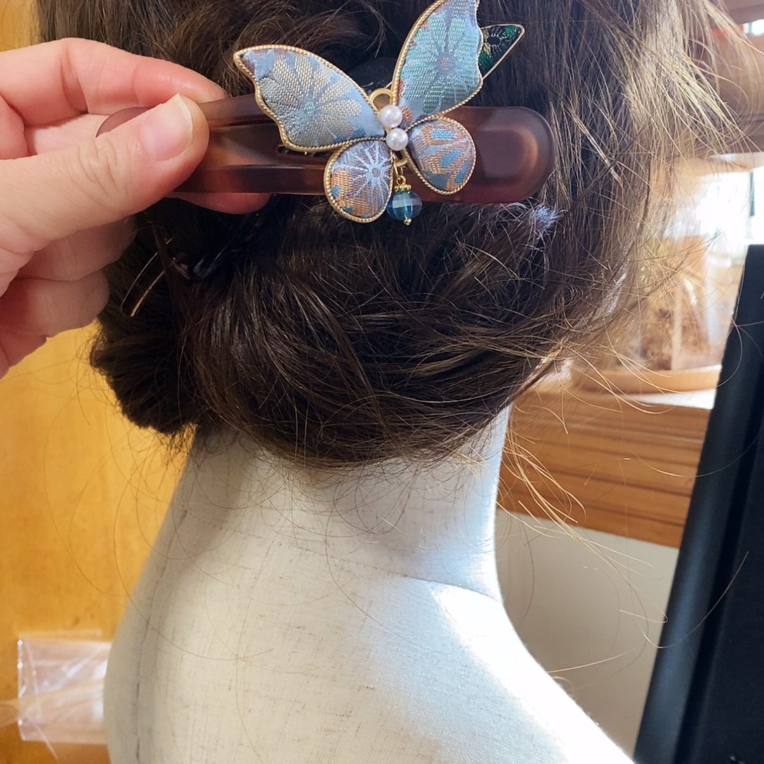 皮质铁合金蝴蝶图案设计发夹