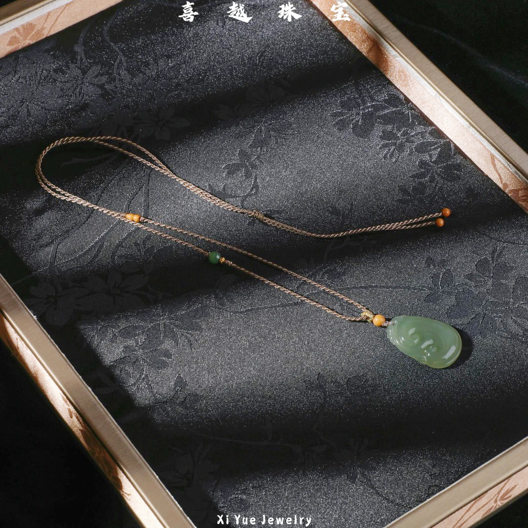 喜越珠宝 高冰湖水绿色大如意专柜款30*20*6(天然和田玉多样性)