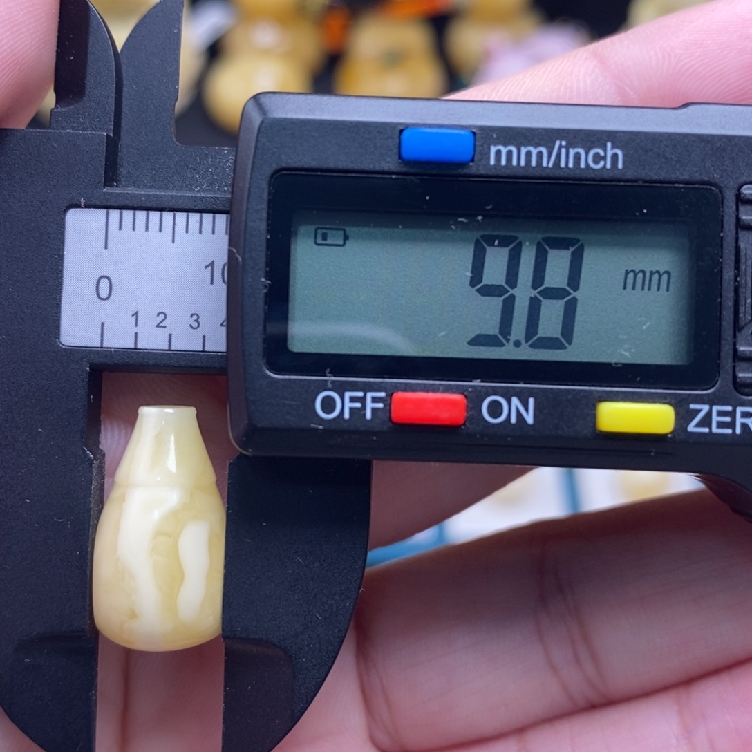 蜜蜡未镶嵌珠宝奇石