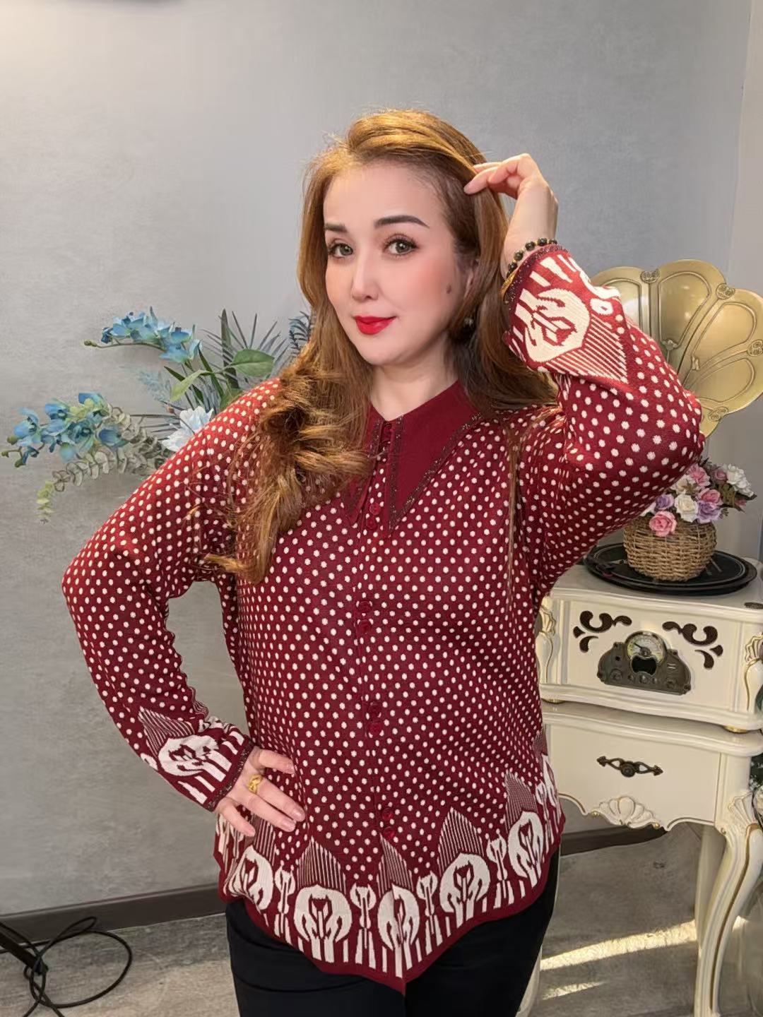 2025秋冬新款时尚洋气翻领波点显瘦遮肚减龄高品质T恤针织长袖