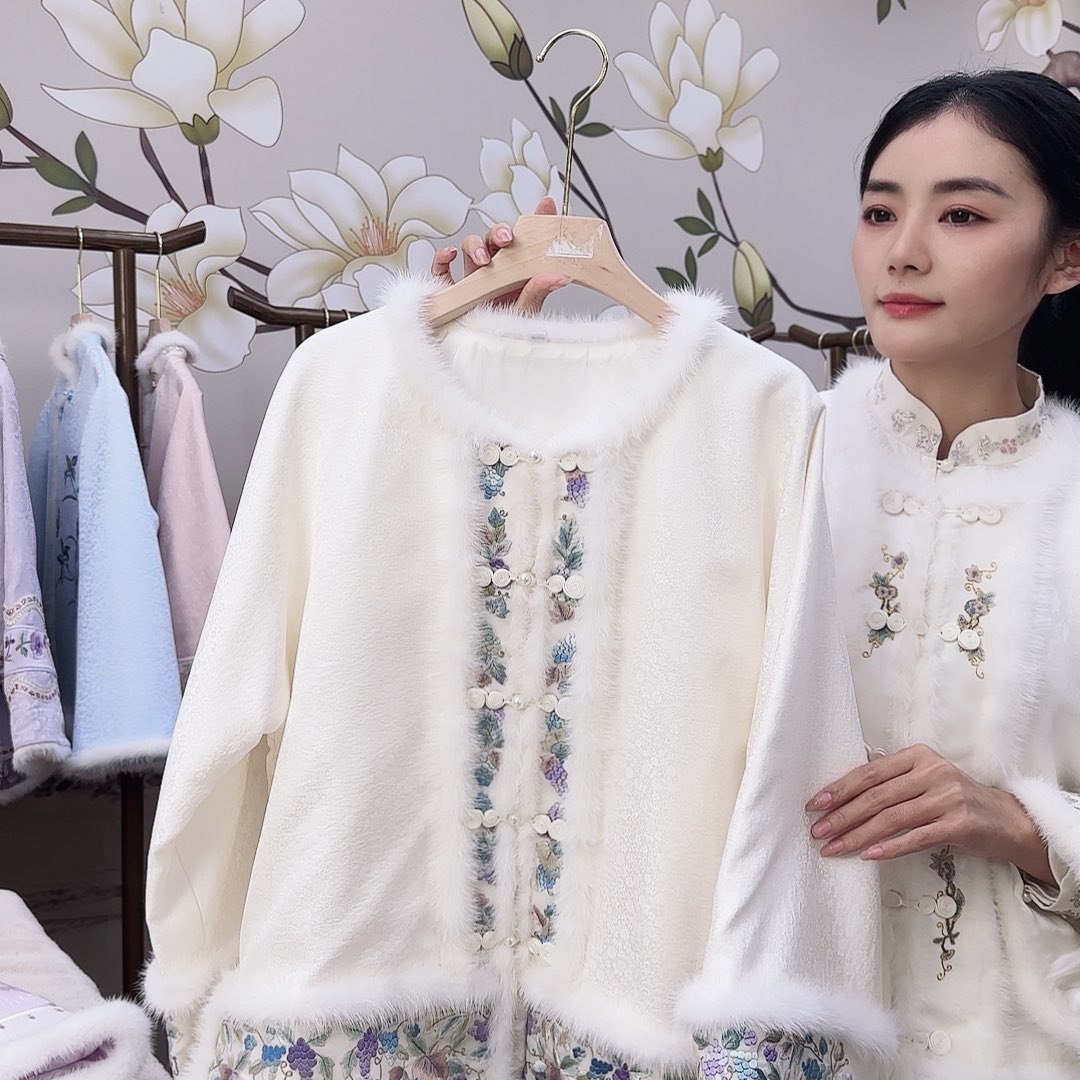 刺绣7号。 上新棉衣。胸围108