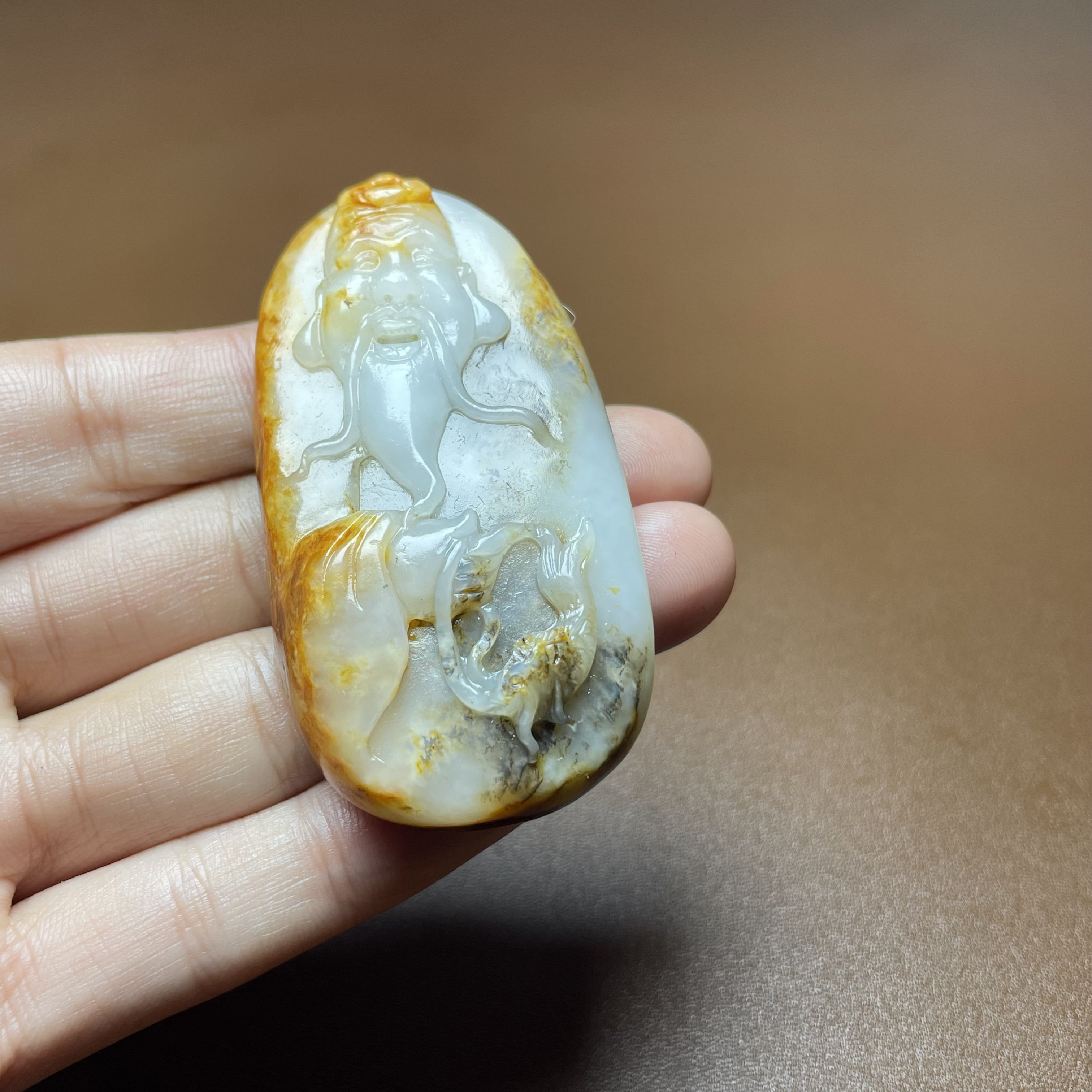 和田玉俄料三色渔翁得利吊坠挂件满背黄皮沁色玉化 白玉手把件