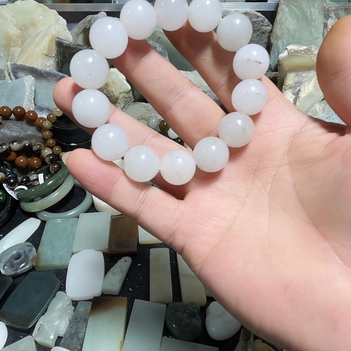 和田玉（糖玉）未镶嵌把件