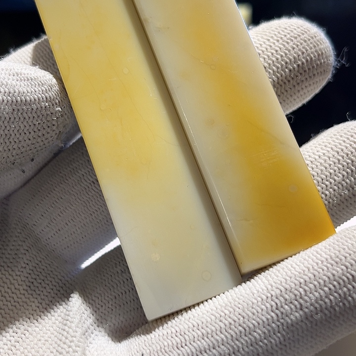 许***珞青田石青田两方尺寸不一