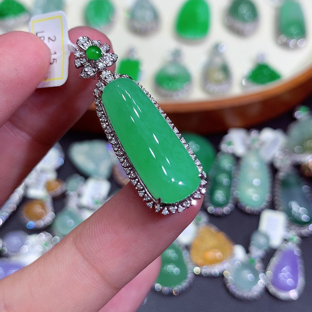 翡翠吊坠(不含链)18K金镶嵌