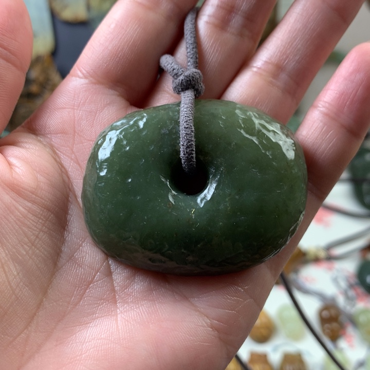 透闪石质玉挂件未镶嵌