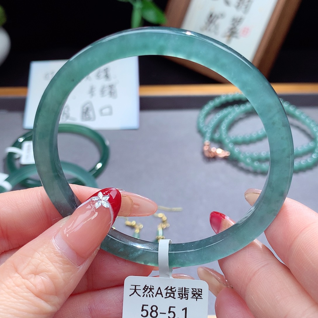 翡翠手镯（圆镯）未镶嵌