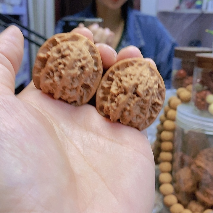 【闪购商品】文玩核桃把件36蜡皮磐石小众