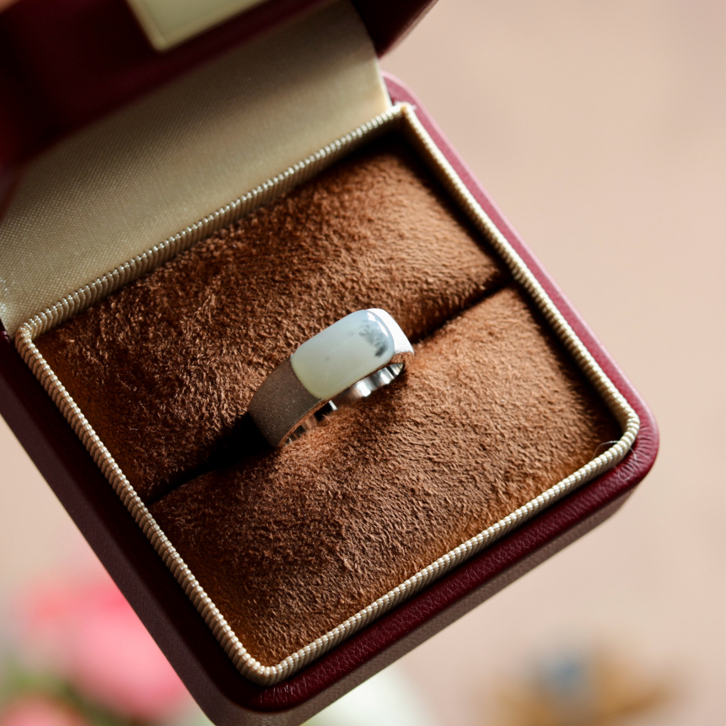 新品天然新疆和田玉青花籽马鞍戒指925银镶嵌时尚简约玉石开口戒