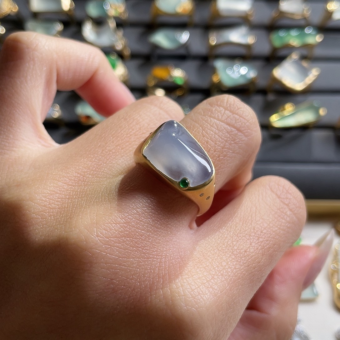 翡翠18K金镶嵌戒指冰胶随行戒指48小时鉴赏