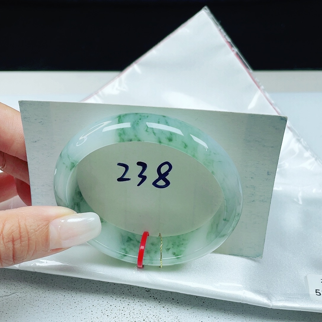 翡翠未镶嵌手镯 贵妃53+