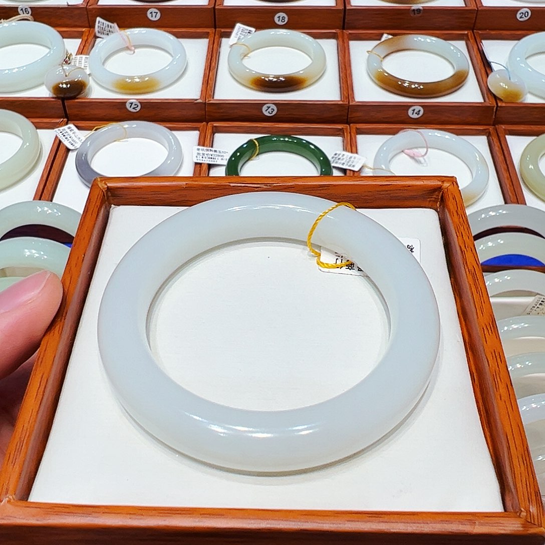 和田玉未镶嵌手镯羊脂白玉