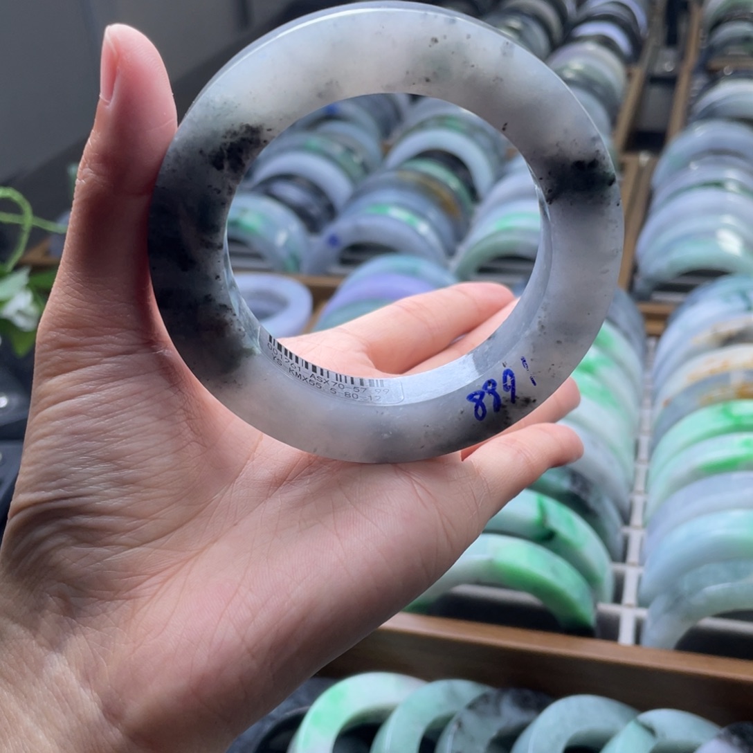 定制翡翠未镶嵌翡翠手镯