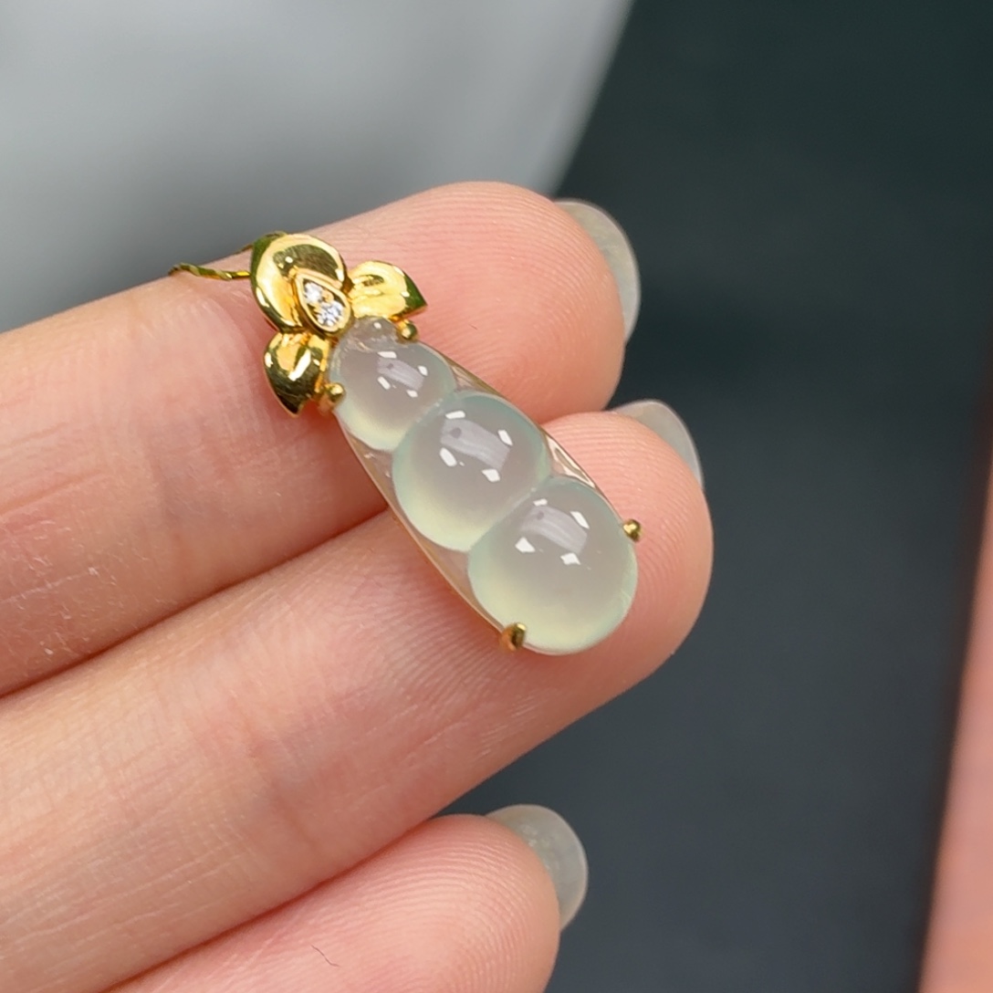 翡翠18K金镶嵌颈饰