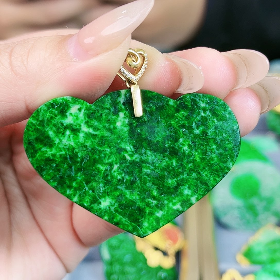 翡翠颈饰18K金镶嵌吊坠