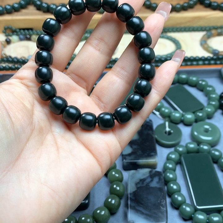 未镶嵌和田玉手链