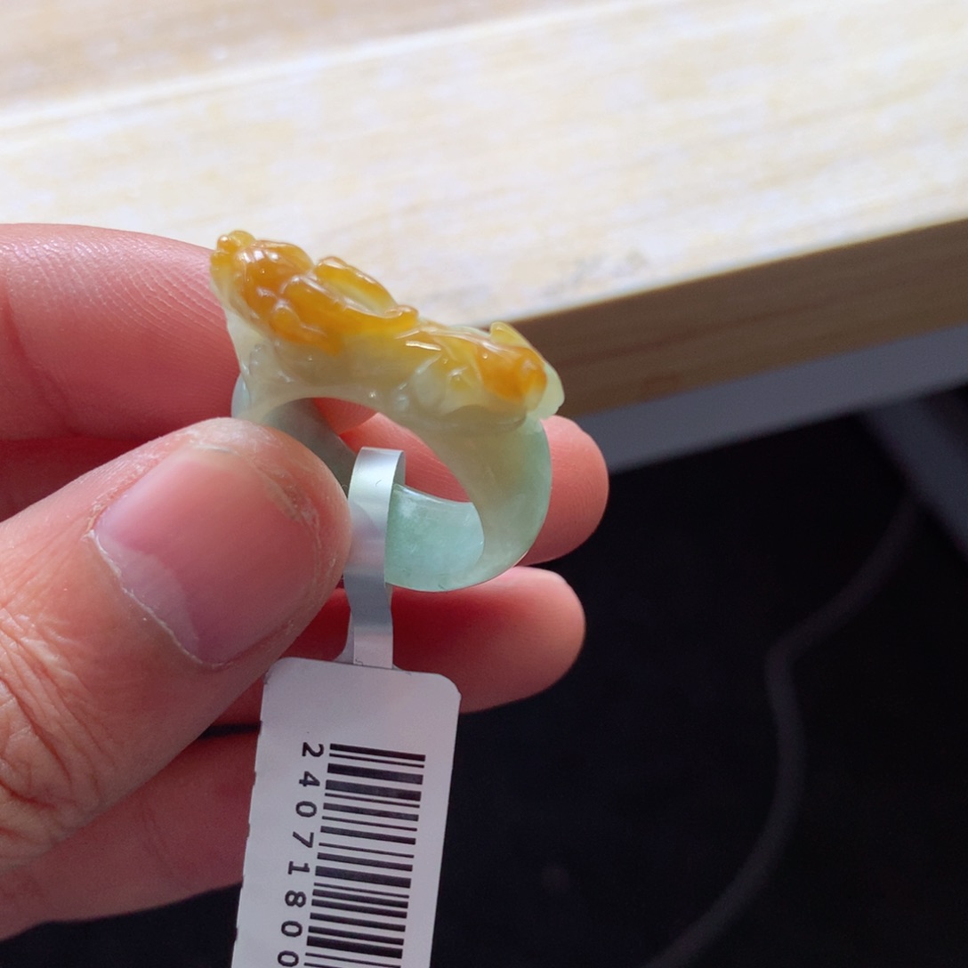 翡翠颈饰未镶嵌吊坠