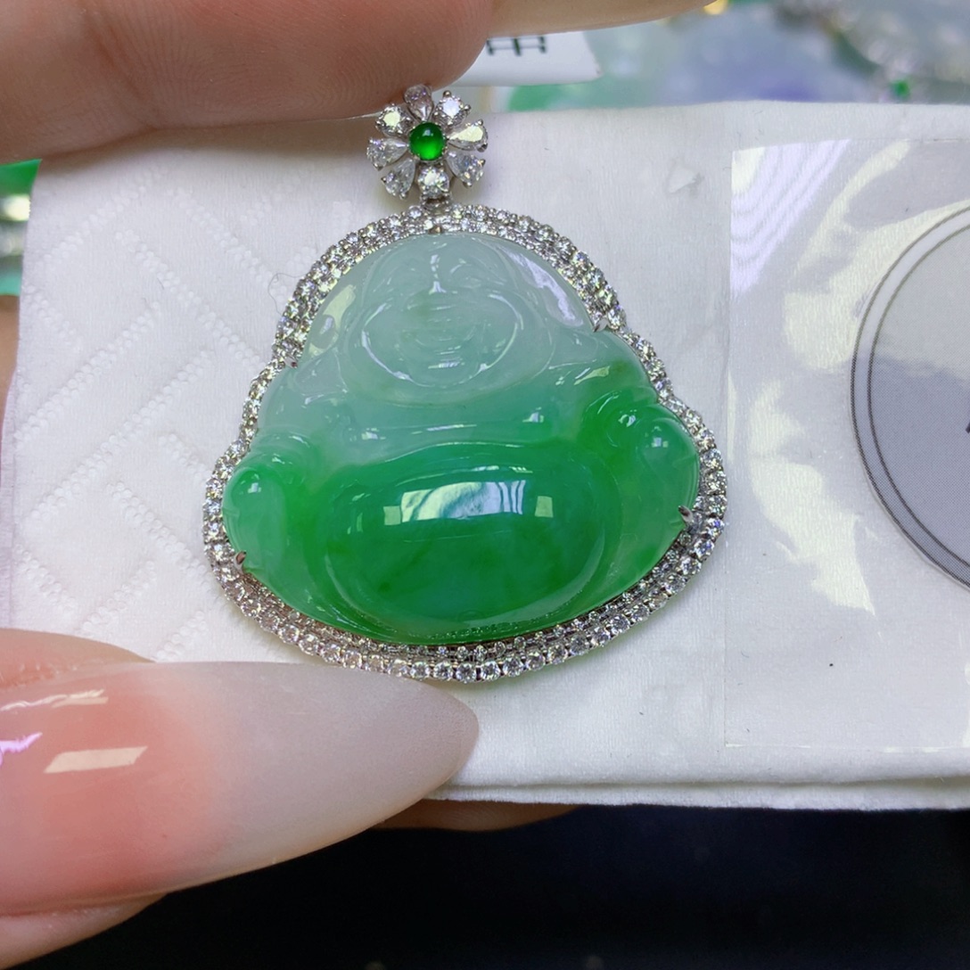 楚***涵翡翠18K金镶嵌颈饰