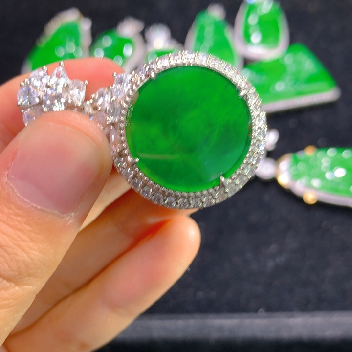 翡翠颈饰银S925镶嵌一个