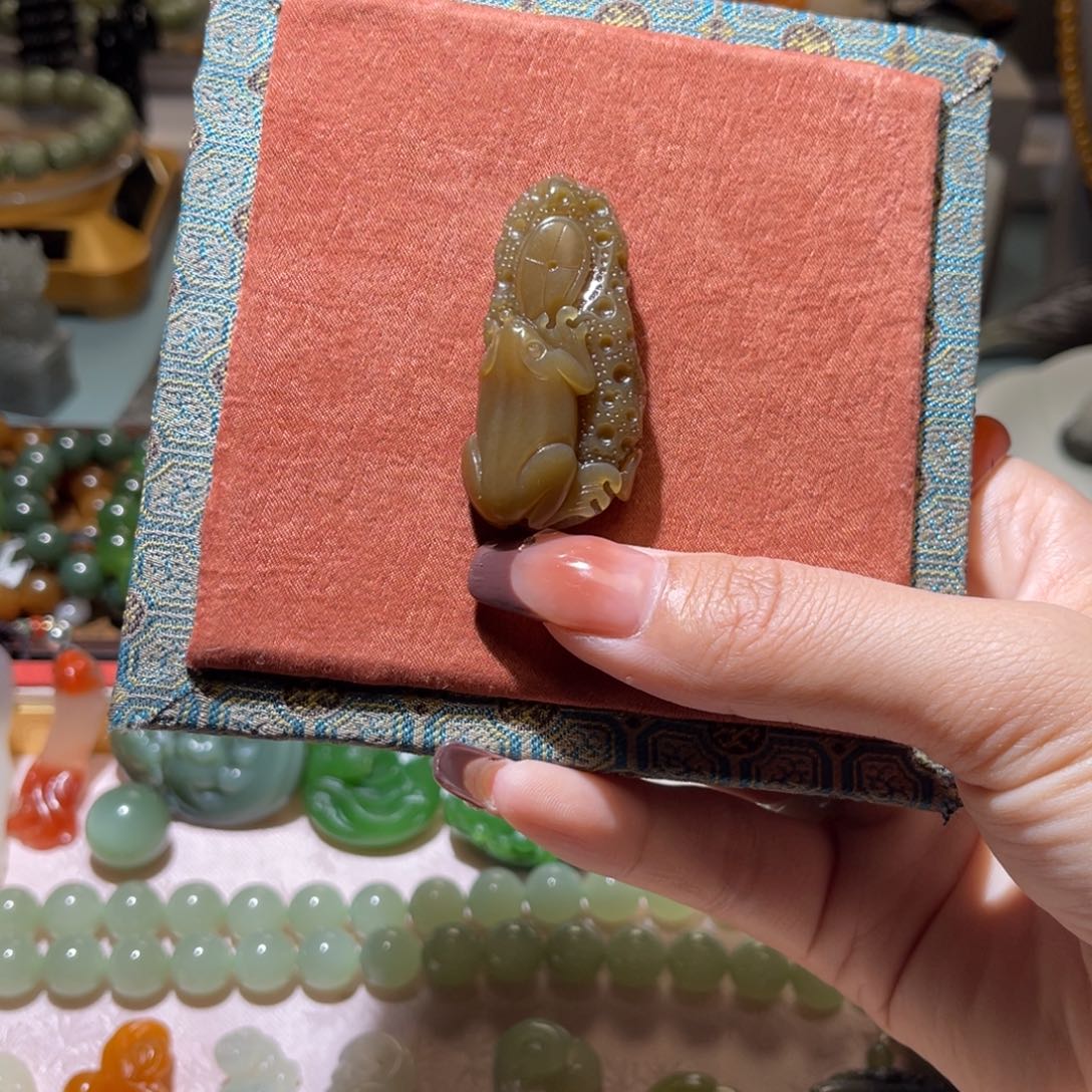 和田玉（糖玉）未镶嵌颈饰