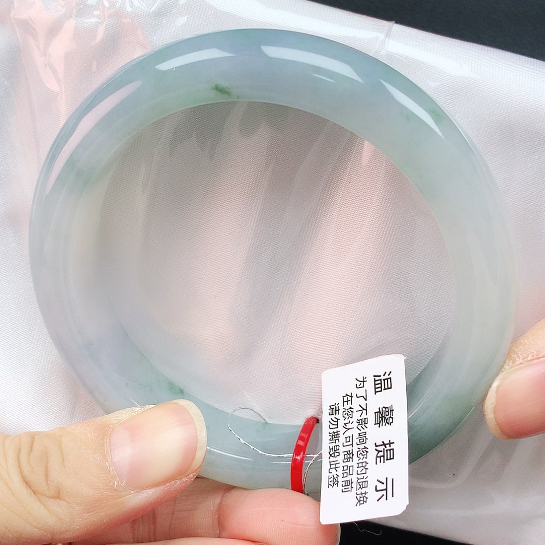 翡翠手镯未镶嵌59圈