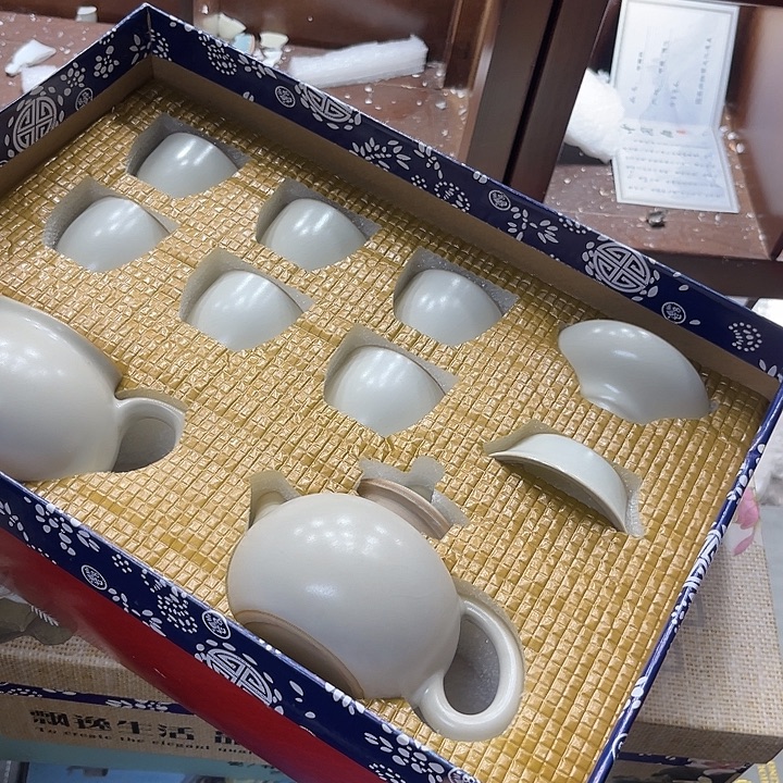 孤品茶具套装等。        