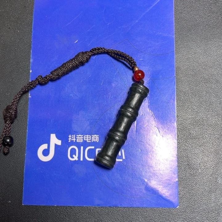 和田玉未镶嵌颈饰有**人