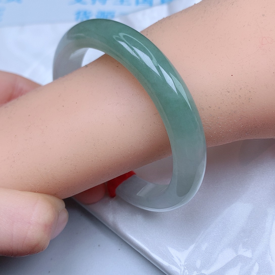 翡翠手镯未镶嵌天然