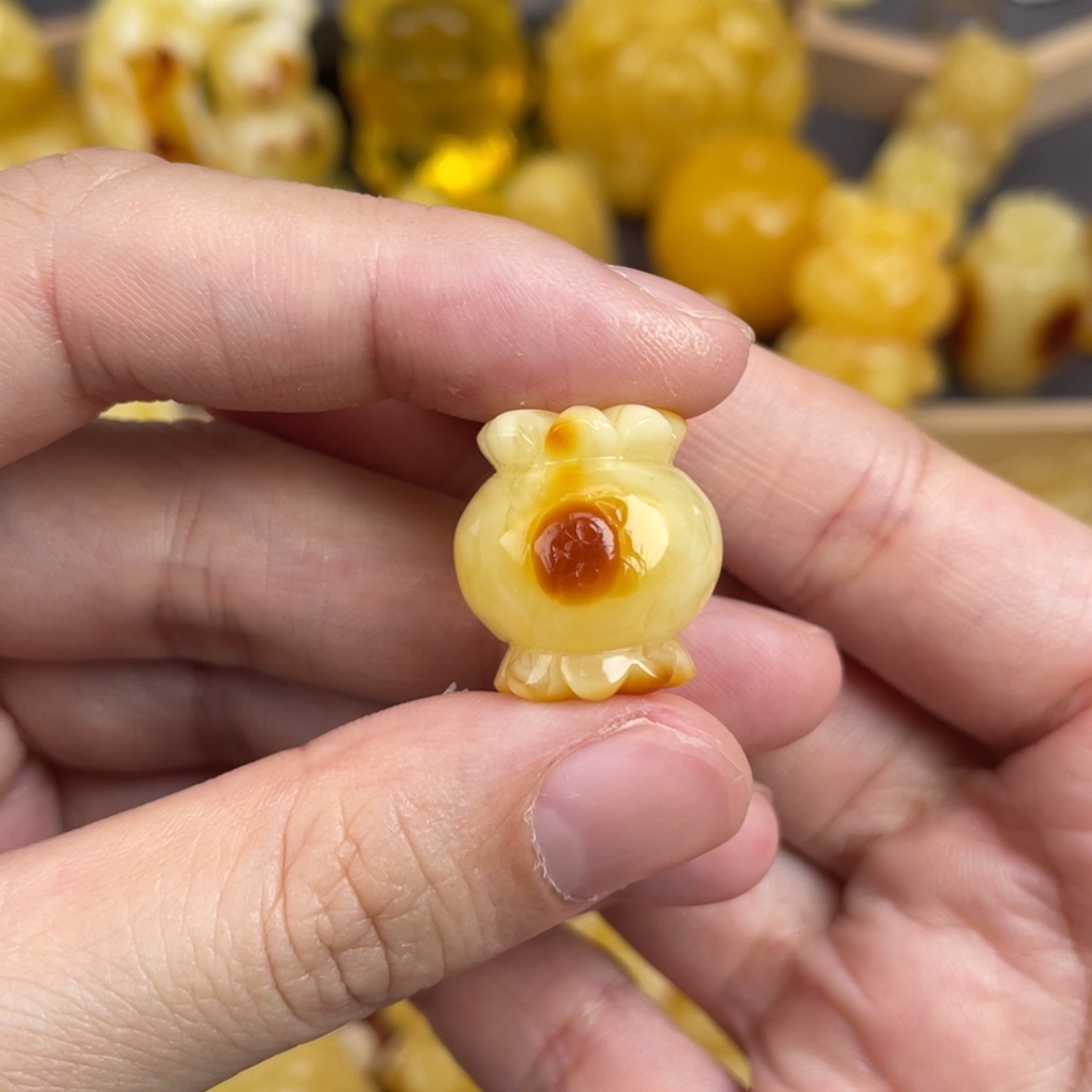 琥珀裸石未镶嵌蜜蜡