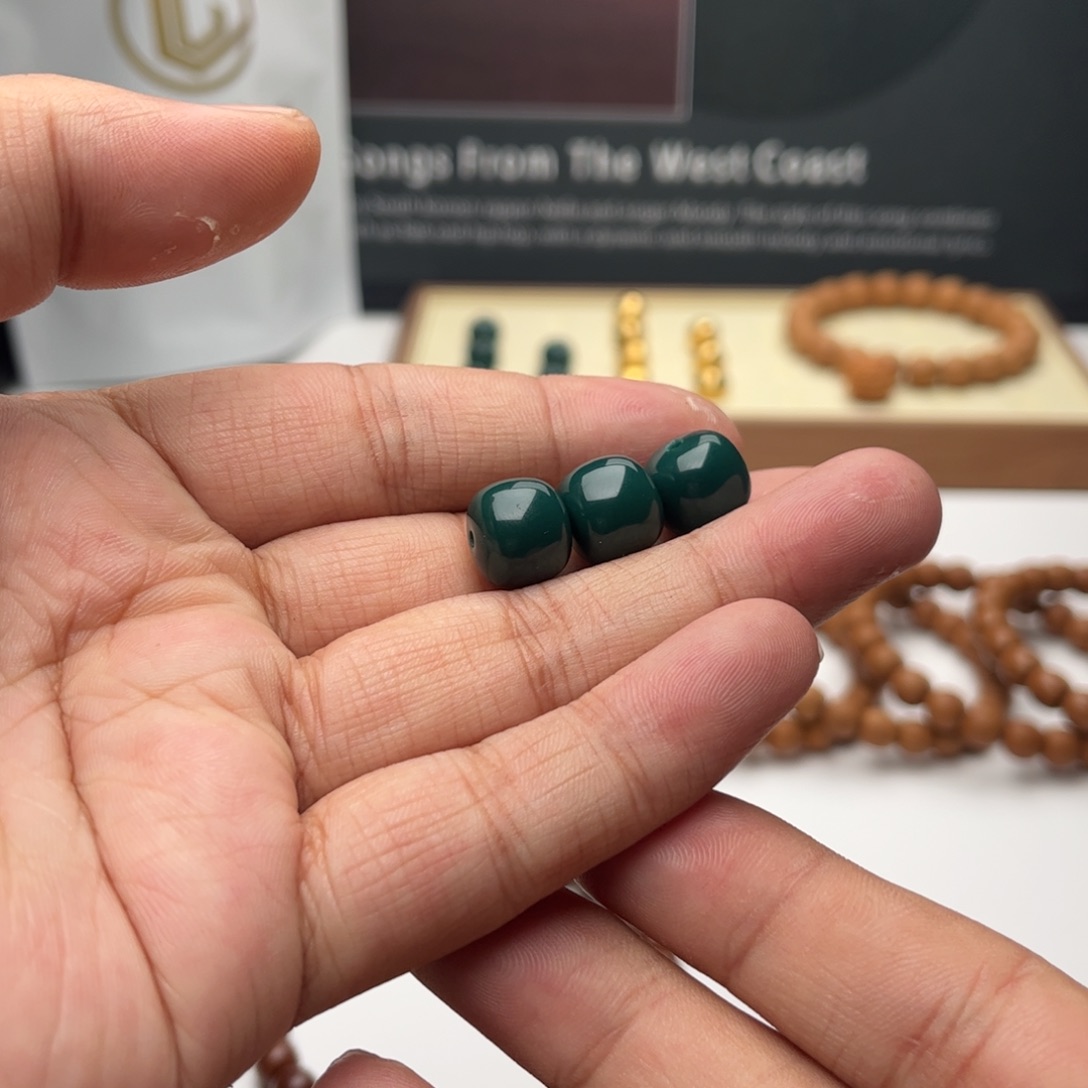 滕***咪猴头核桃吊坠3个琉璃佩珠