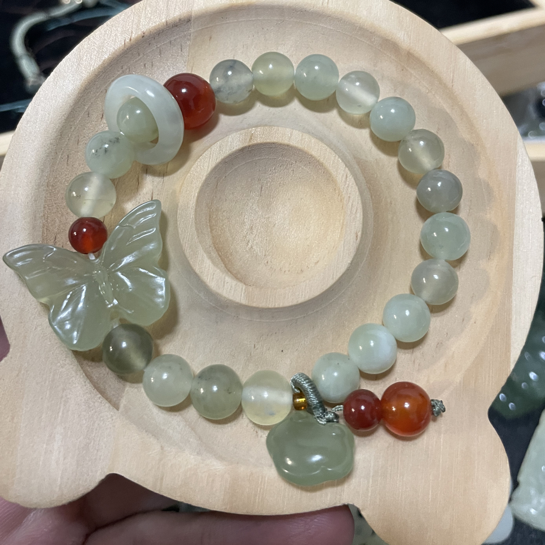 纯天然的岫岩玉石