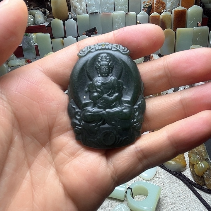 和田玉颈饰未镶嵌