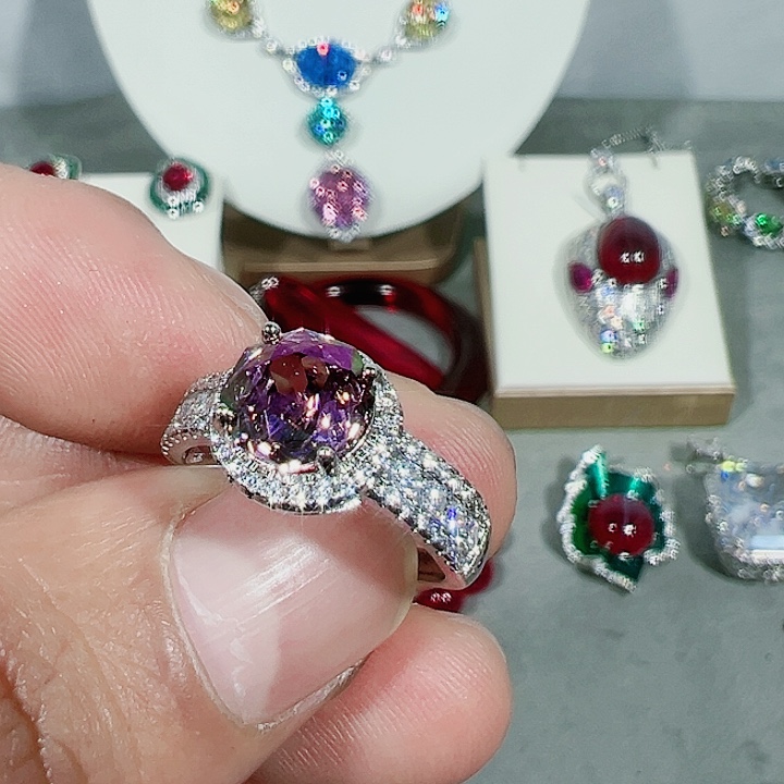 红宝石颈饰未镶嵌