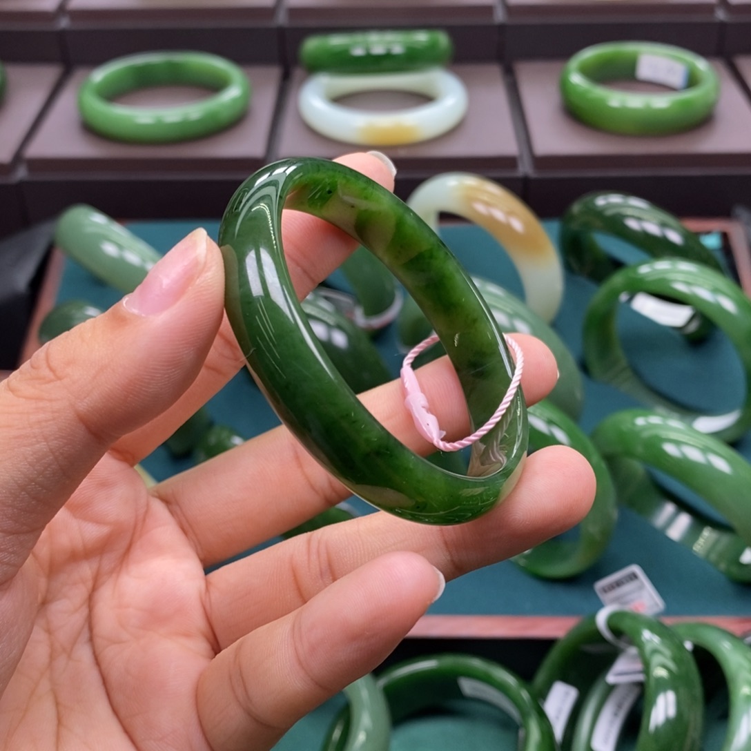 和田玉未镶嵌手镯