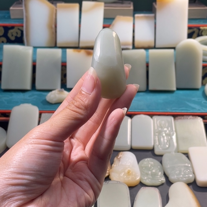 和田玉未镶嵌颈饰新疆且末高清白原石