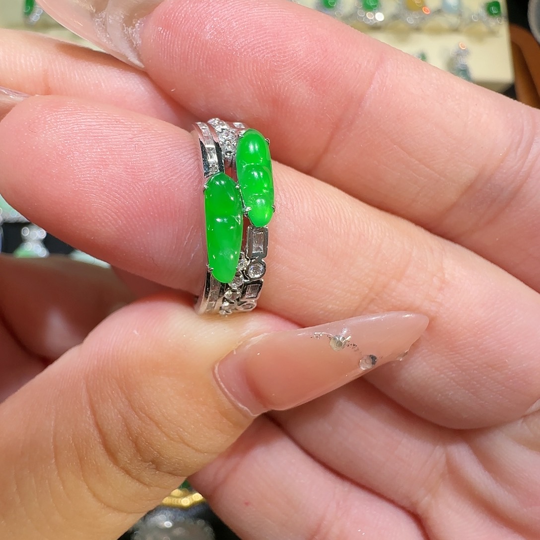 【闪购商品】18K金镶嵌戒指翡翠