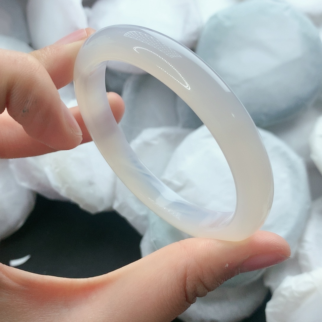 玛瑙/玉髓手镯未镶嵌60