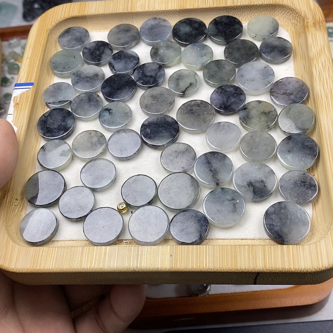 翡翠戒指未镶嵌乌鸡圆牌两个起拍