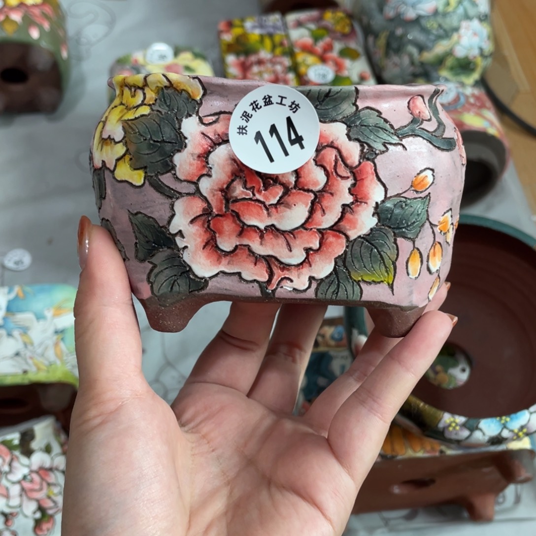 英***子特价 微瑕 扶泥6折