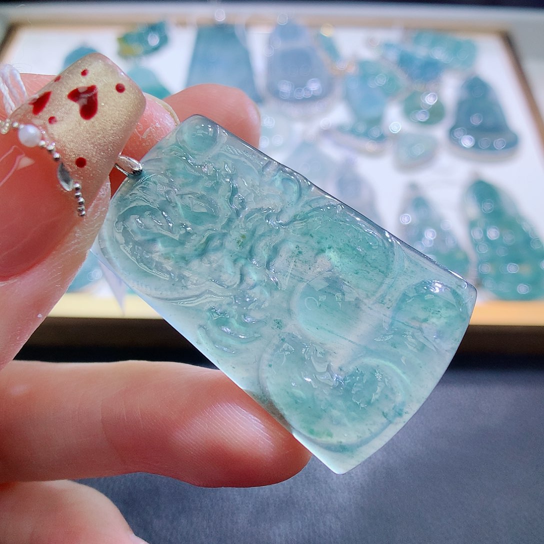 翡翠颈饰未镶嵌翡翠