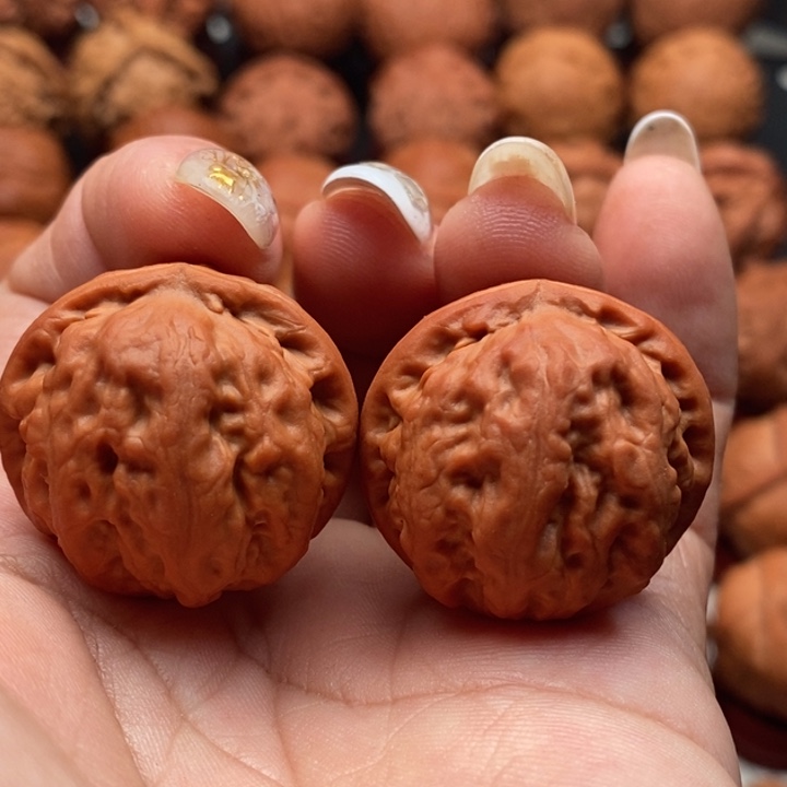 雷***行核桃精品文玩核桃手捻玉石方樽