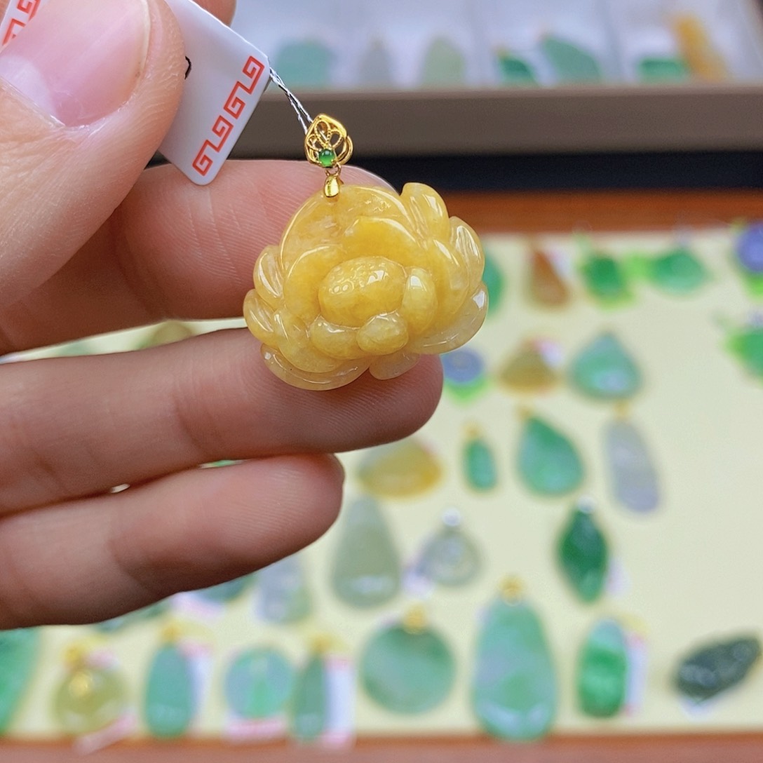 翡翠颈饰18K金镶嵌翡翠