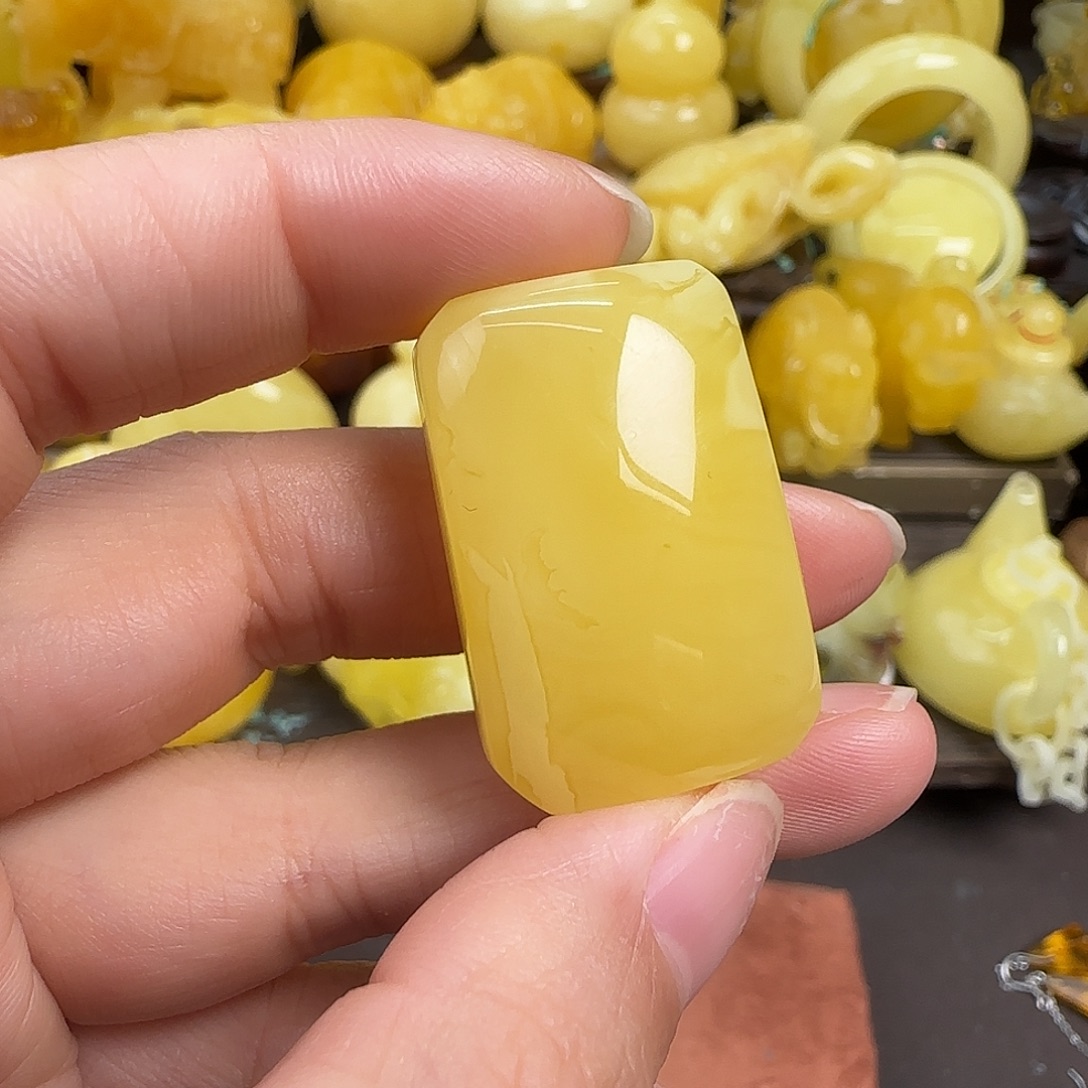 蜜蜡未镶嵌珠宝奇石