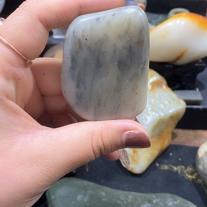 未镶嵌和田玉（糖玉）挂件崖*