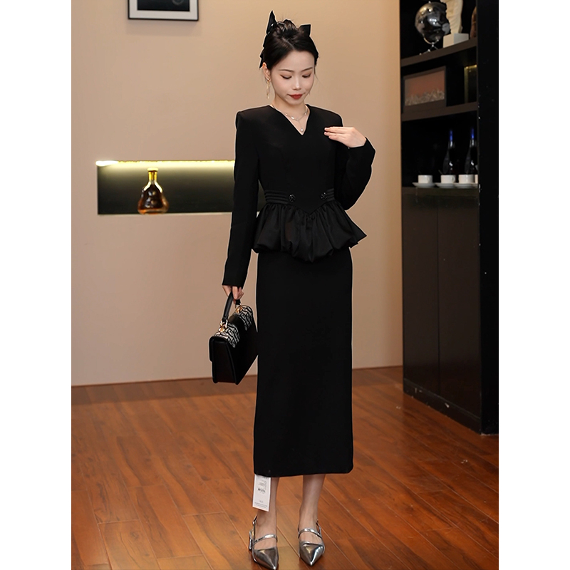 GERUIOUDIAN/格芮欧典3153秋冬款黑色修身显瘦拼接纯色V领连衣裙