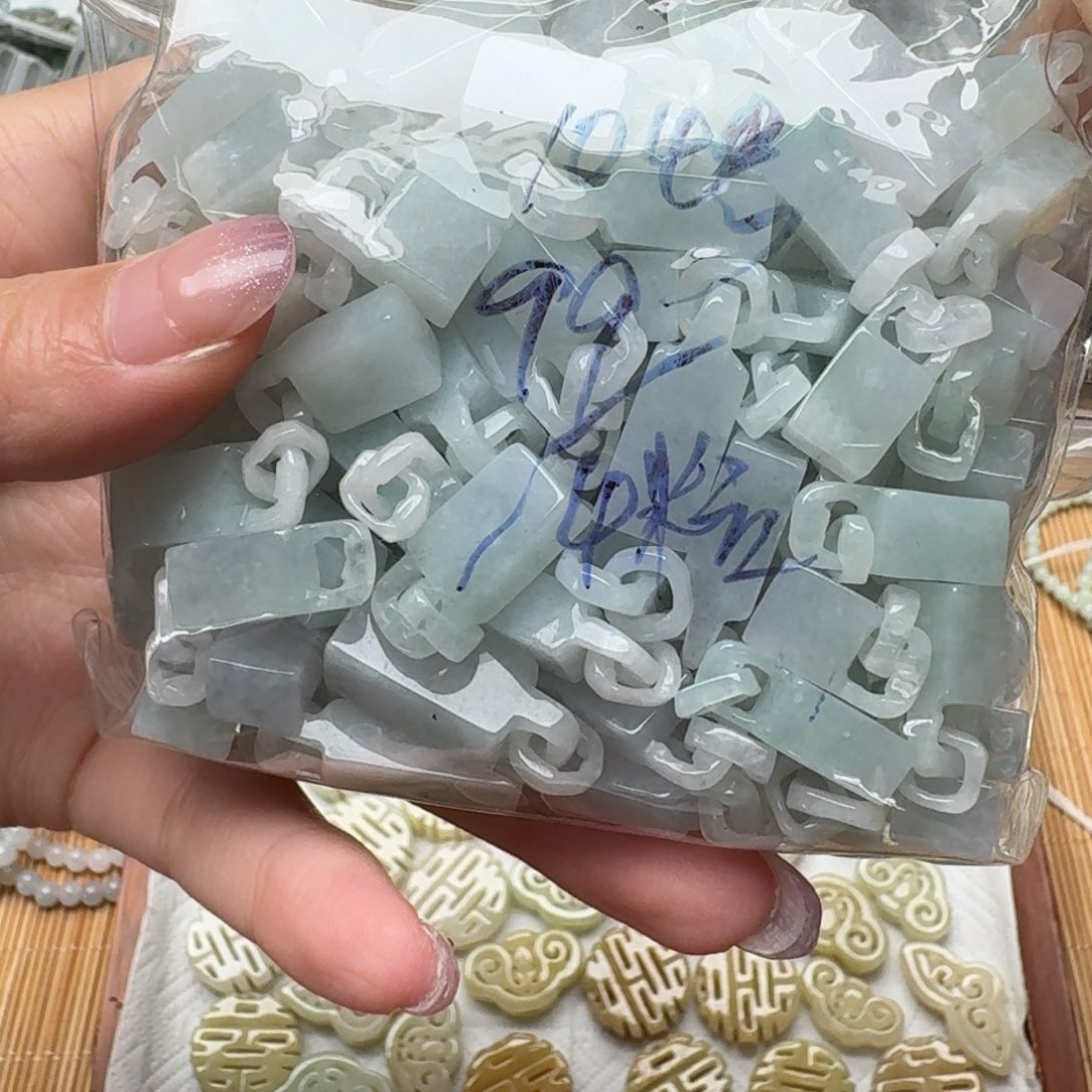 翡翠未镶嵌挂件福利