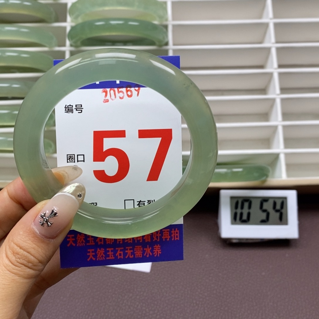 未镶嵌蛇纹石玉手镯贾*贴