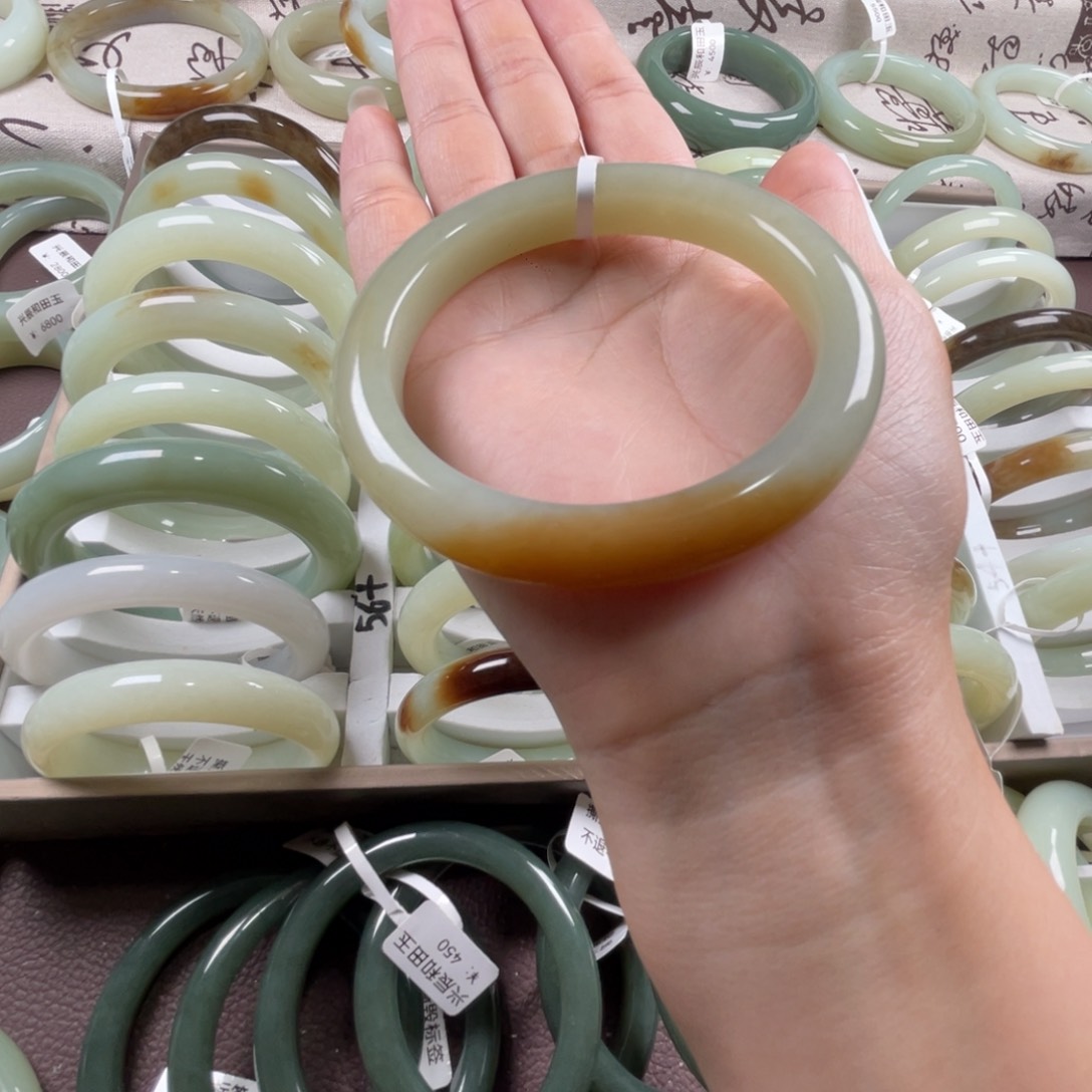 和田玉手镯未镶嵌